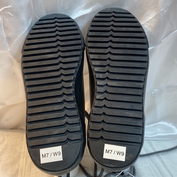 HUNTER Unisex White shoes men’s 7 women’s 9 new - Picture 4 of 4